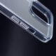 Coque transparente sur fond bleu